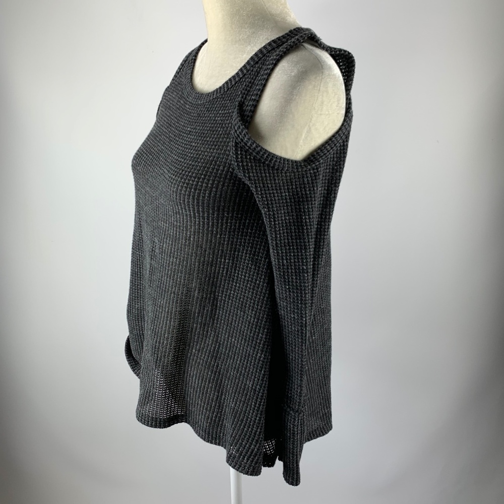 I.Joah Small Blouse Shoulder Cut Out Thermo Waffle - Picture 3 of 6